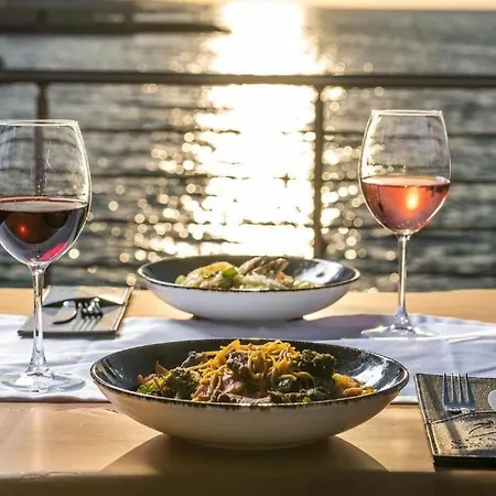 Riverside Garden & Suna's Club Krini